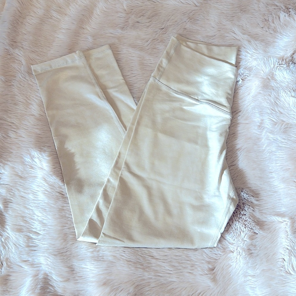 Aerie Large Offline crossover leggings.